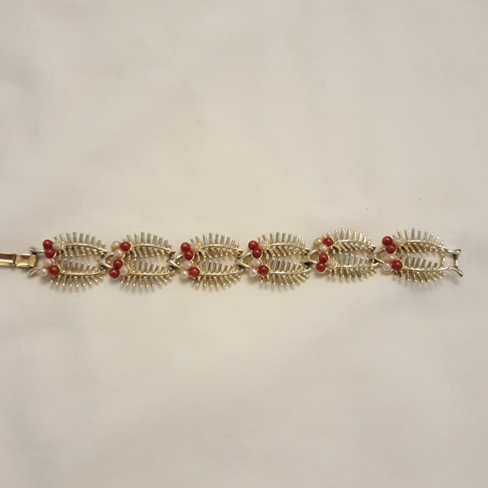 Vintage Coro red/White bead bracelet circa 60s
